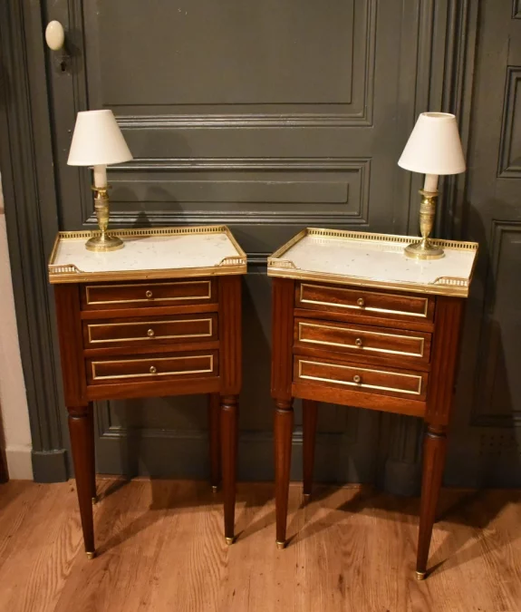 Paire de chevets de style Louis XVI