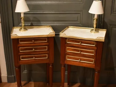 Paire de chevets de style Louis XVI