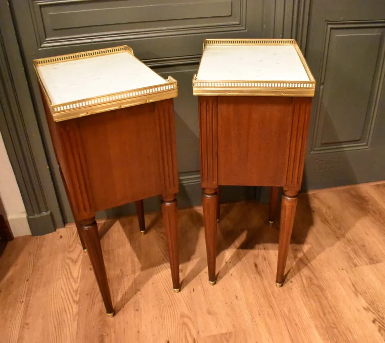Paire de chevets de style Louis XVI