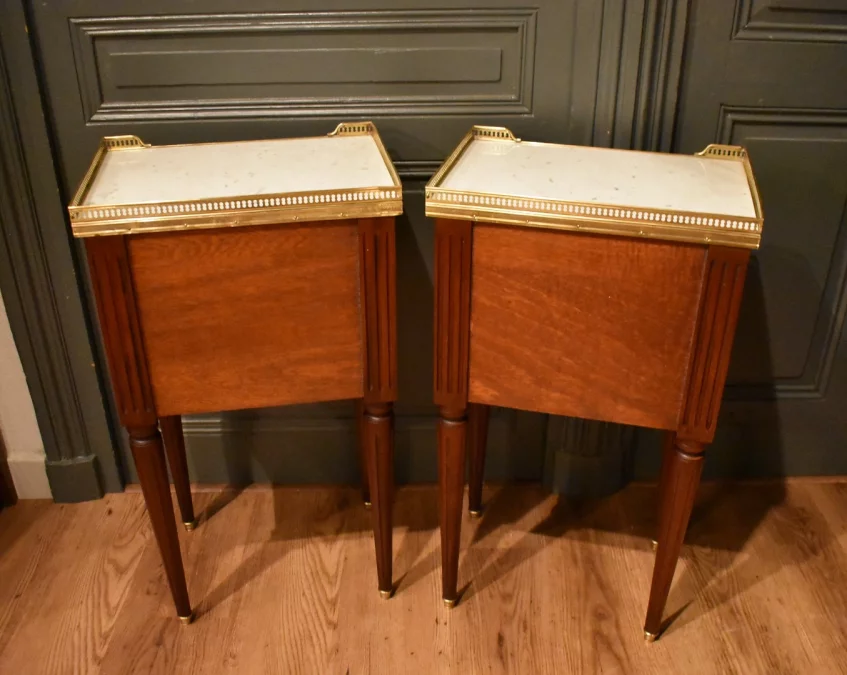 Paire de chevets de style Louis XVI