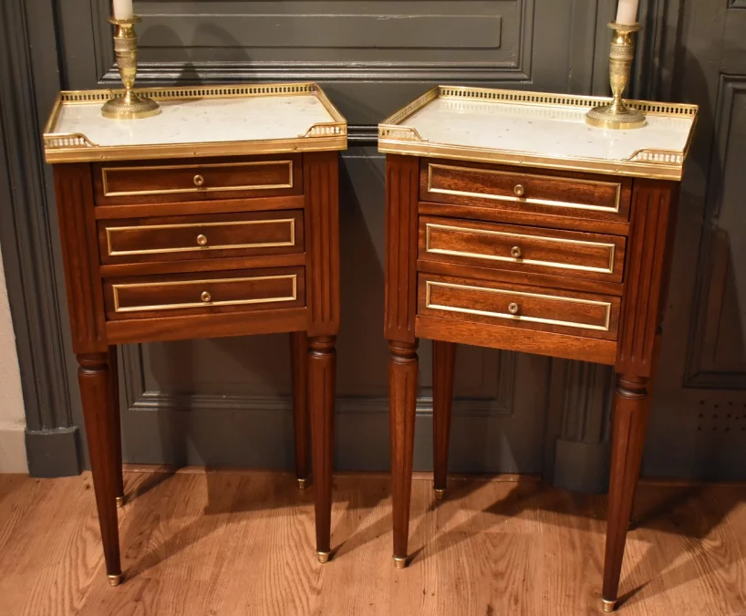 Paire de chevets de style Louis XVI