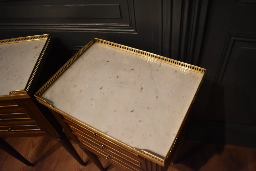 Paire de chevets de style Louis XVI