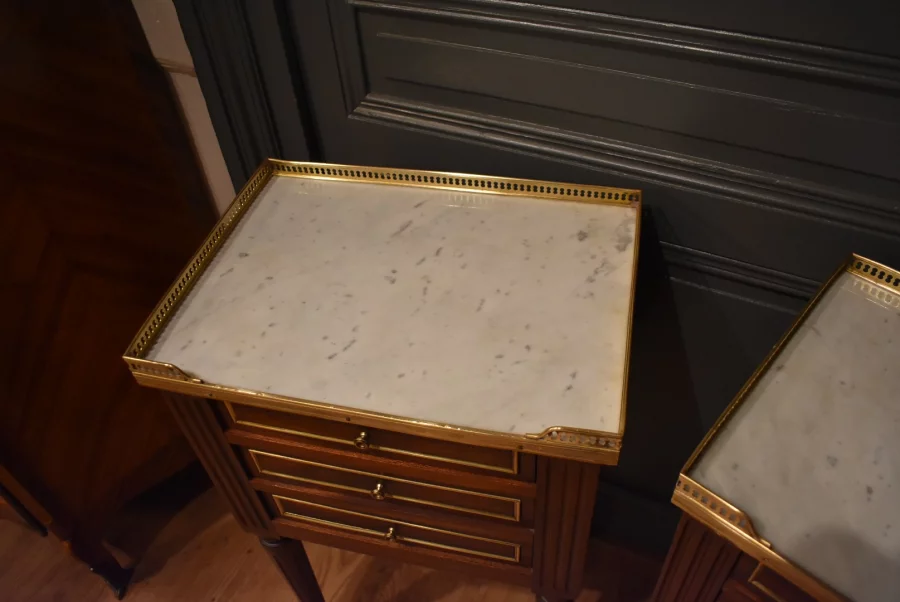 Paire de chevets de style Louis XVI