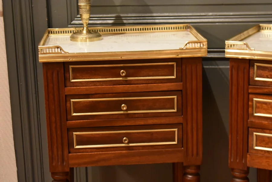 Paire de chevets de style Louis XVI