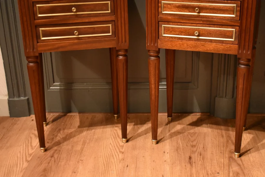 Paire de chevets de style Louis XVI