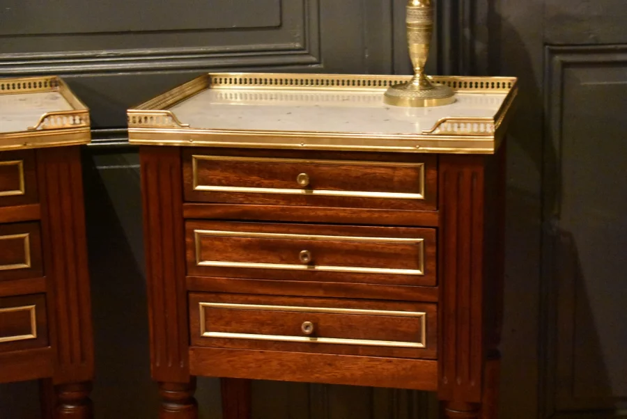 Paire de chevets de style Louis XVI