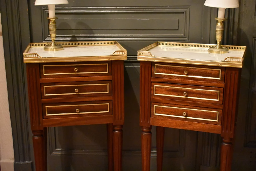 Paire de chevets de style Louis XVI
