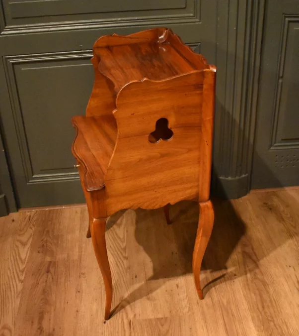Chevet de style Louis XV en noyer