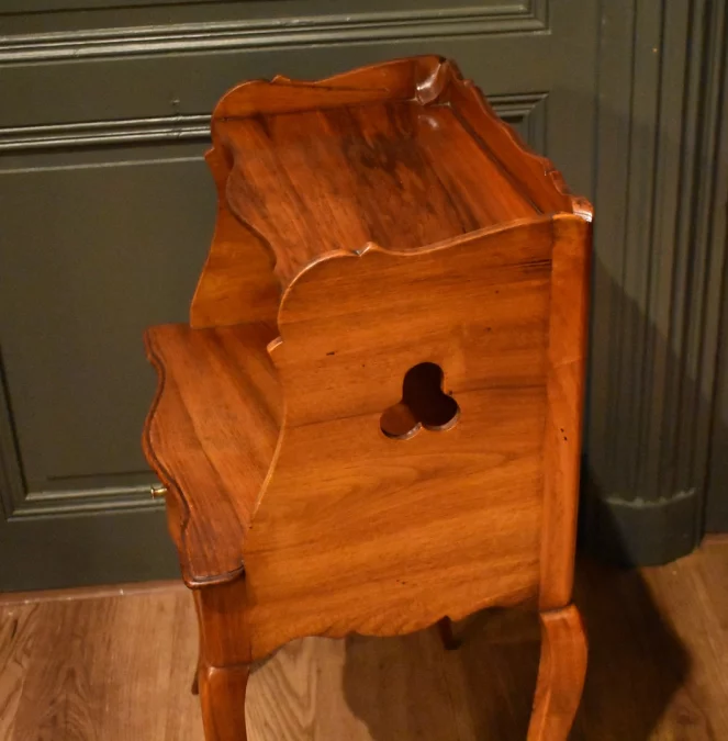 Chevet de style Louis XV en noyer