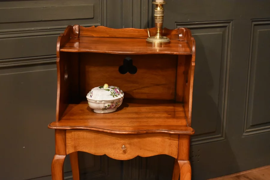 Chevet de style Louis XV en noyer