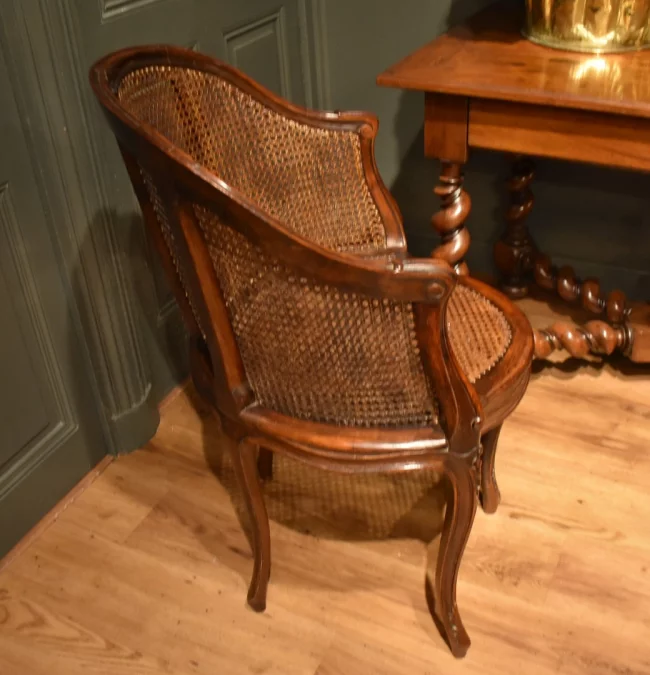 Fauteuil de bureau canné de style Louis XV