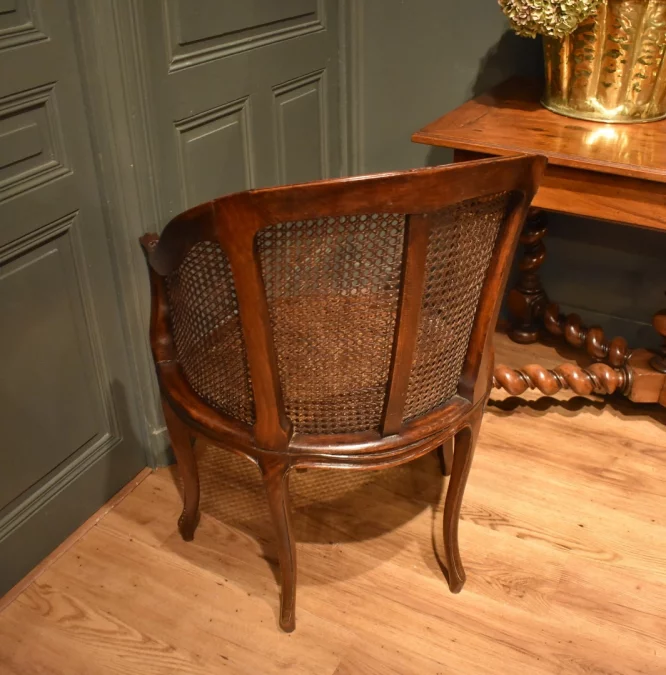 Fauteuil de bureau canné de style Louis XV