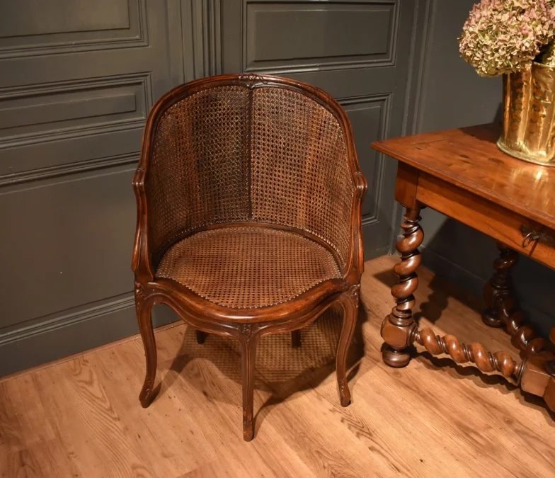 Fauteuil de bureau canné de style Louis XV