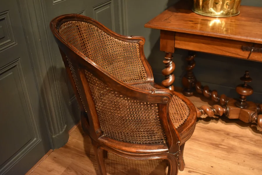 Fauteuil de bureau canné de style Louis XV