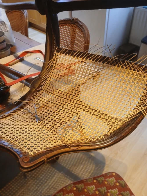 Fauteuil de bureau canné de style Louis XV