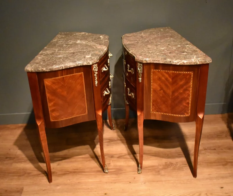 Deux petites commodes en marqueterie