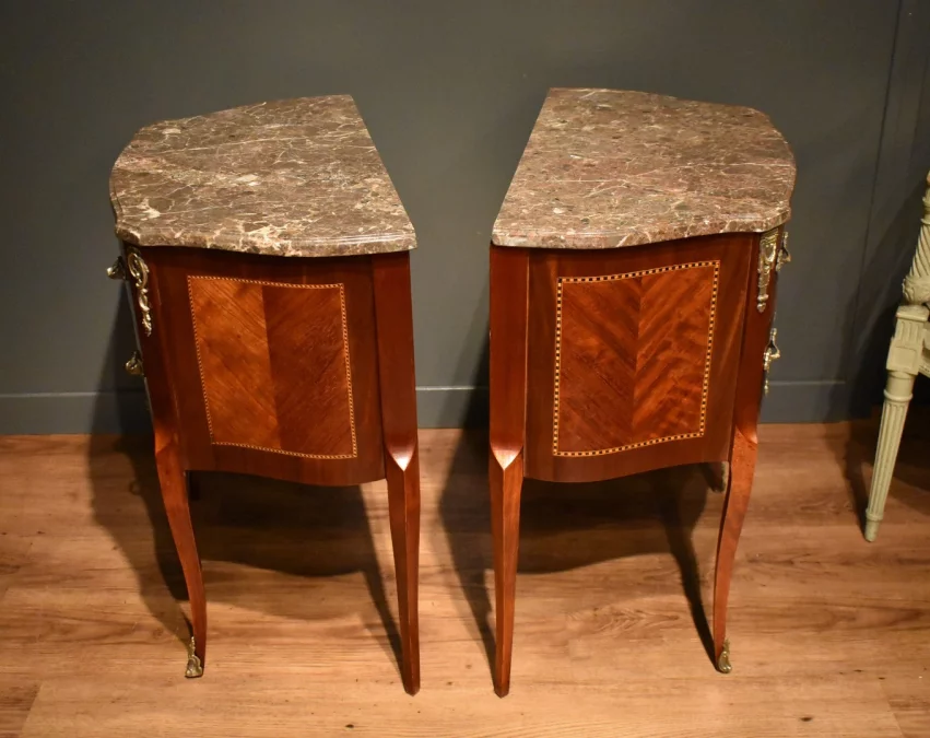 Deux petites commodes en marqueterie