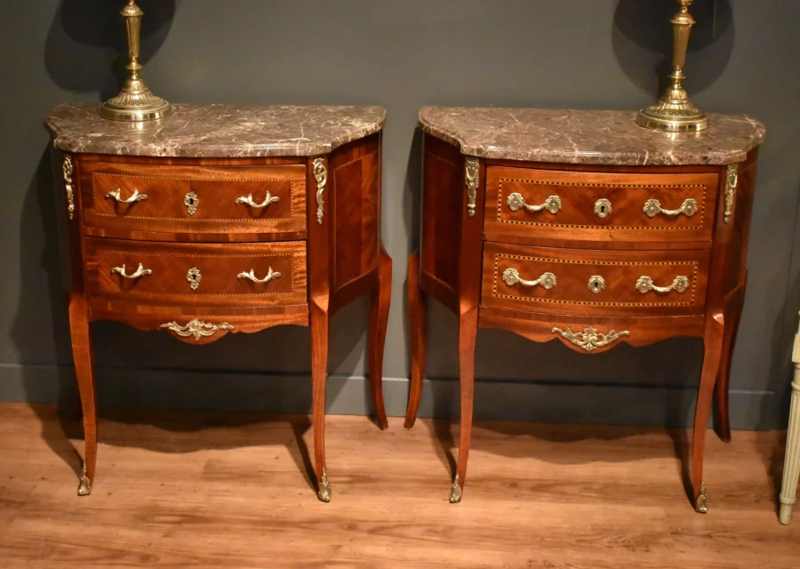 Deux petites commodes en marqueterie
