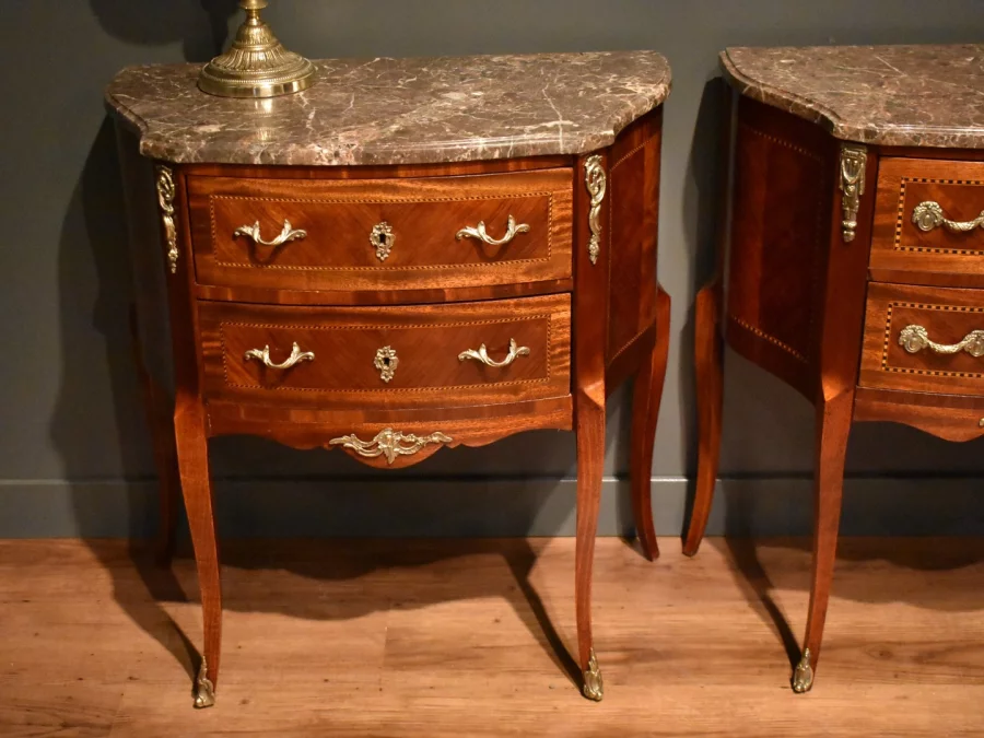 Deux petites commodes en marqueterie