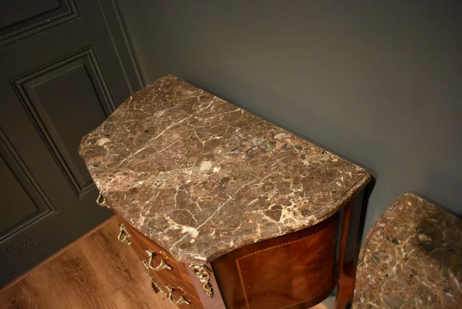 Deux petites commodes en marqueterie