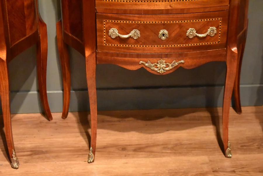 Deux petites commodes en marqueterie