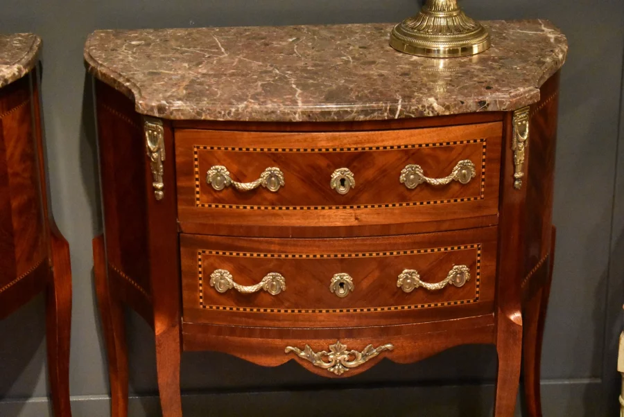 Deux petites commodes en marqueterie