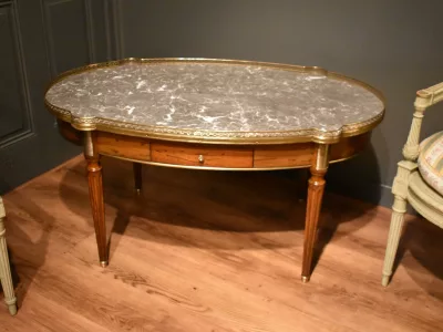Grande table basse de style Louis XVI