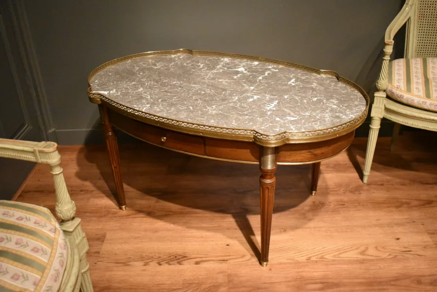 Grande table basse de style Louis XVI