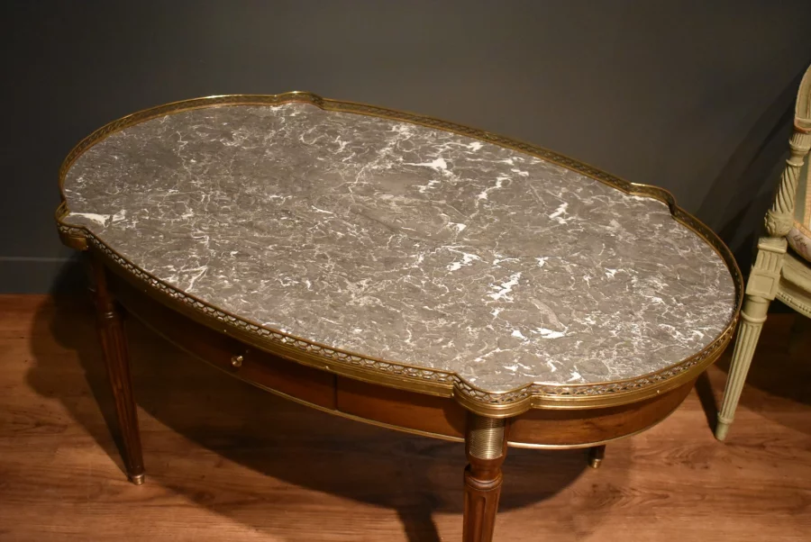 Grande table basse de style Louis XVI