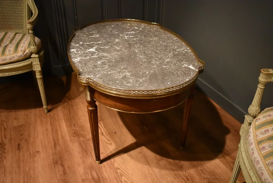 Grande table basse de style Louis XVI