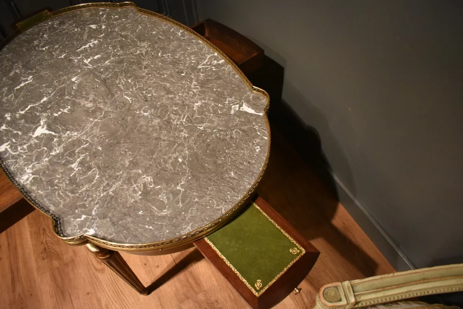 Grande table basse de style Louis XVI