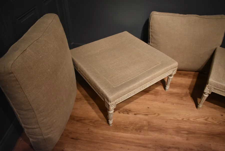 Deux tabourets de style Louis XVI