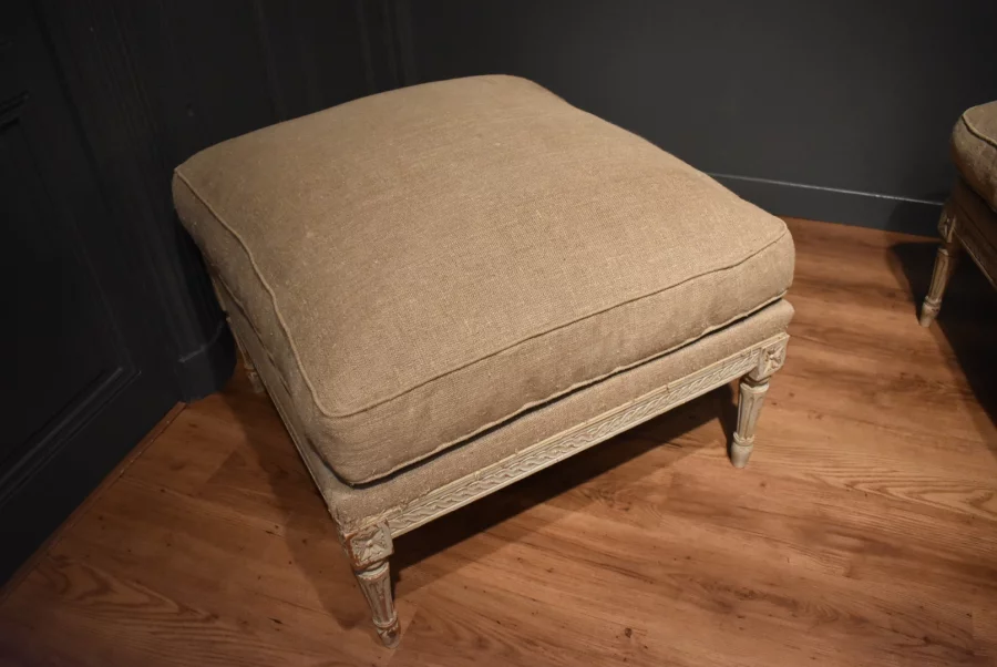 Deux tabourets de style Louis XVI