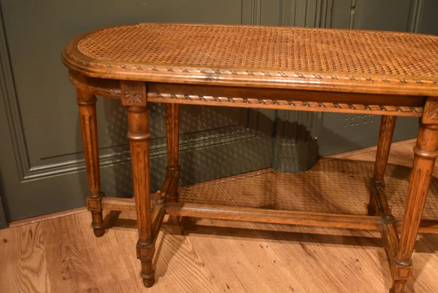 Banquette cannée de style Louis XVI