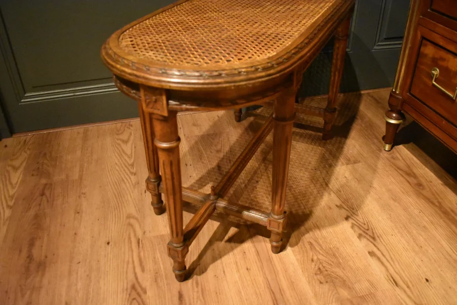 Banquette cannée de style Louis XVI