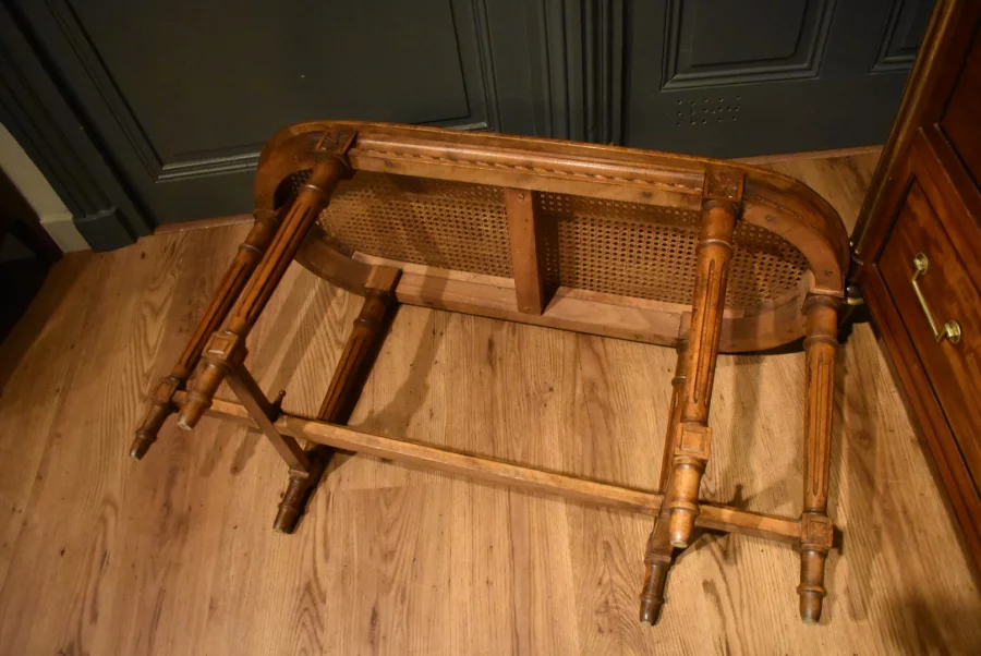 Banquette cannée de style Louis XVI