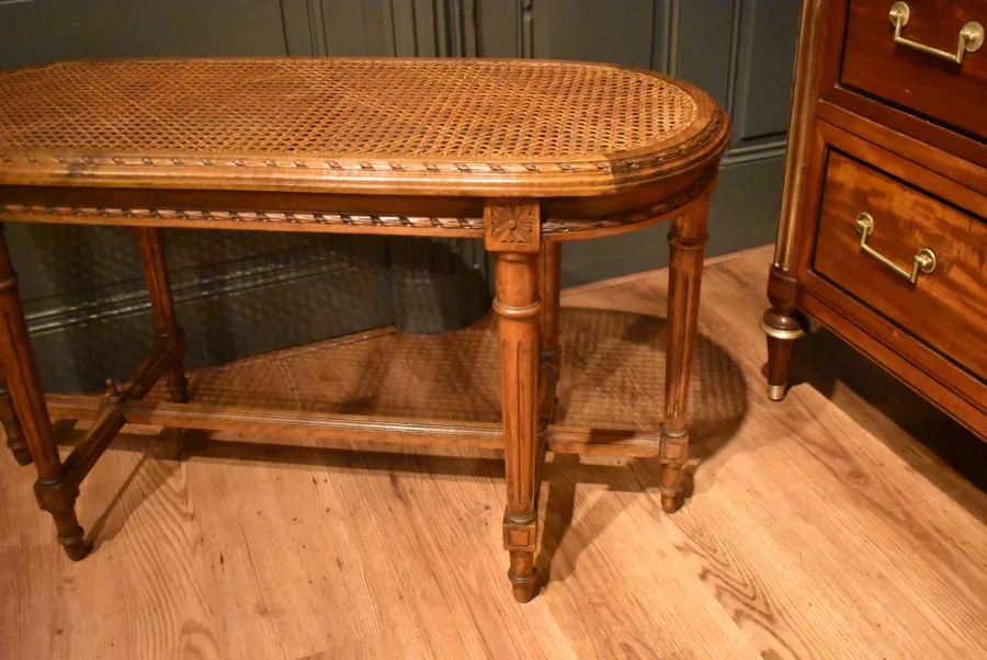 Banquette cannée de style Louis XVI