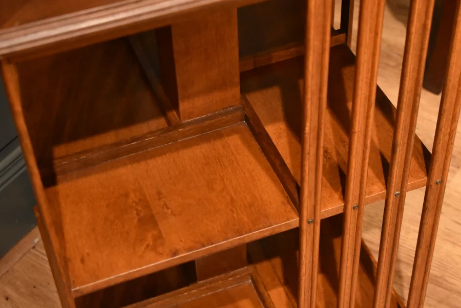 Petite bibliothèque tournante