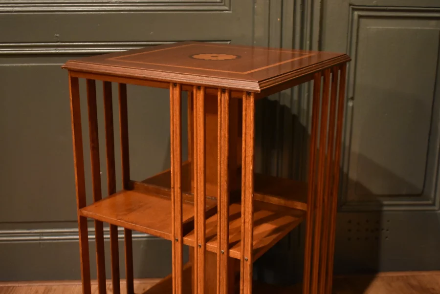 Petite bibliothèque tournante