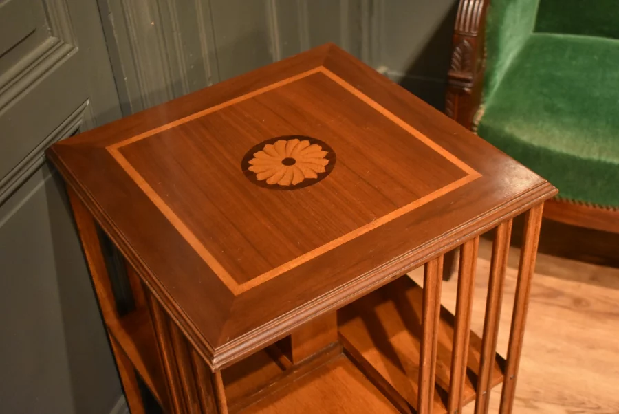 Petite bibliothèque tournante