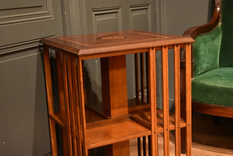 Petite bibliothèque tournante