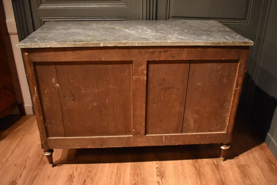 Commode de style Louis XVI en acajou