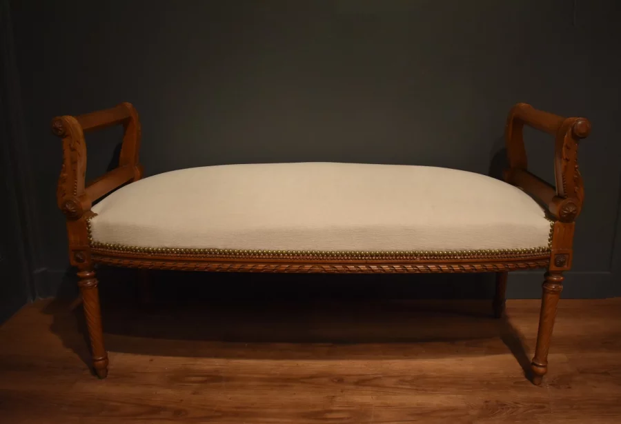 Banquette de style Louis XVI en noyer
