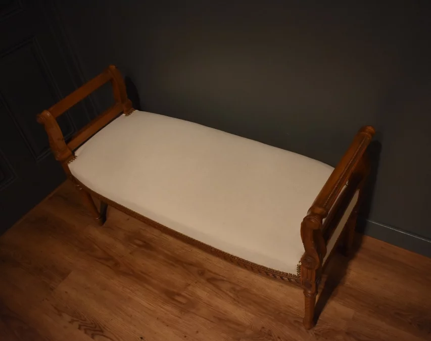 Banquette de style Louis XVI en noyer