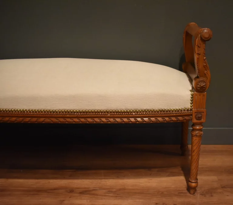 Banquette de style Louis XVI en noyer