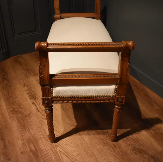 Banquette de style Louis XVI en noyer