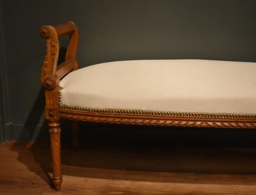 Banquette de style Louis XVI en noyer