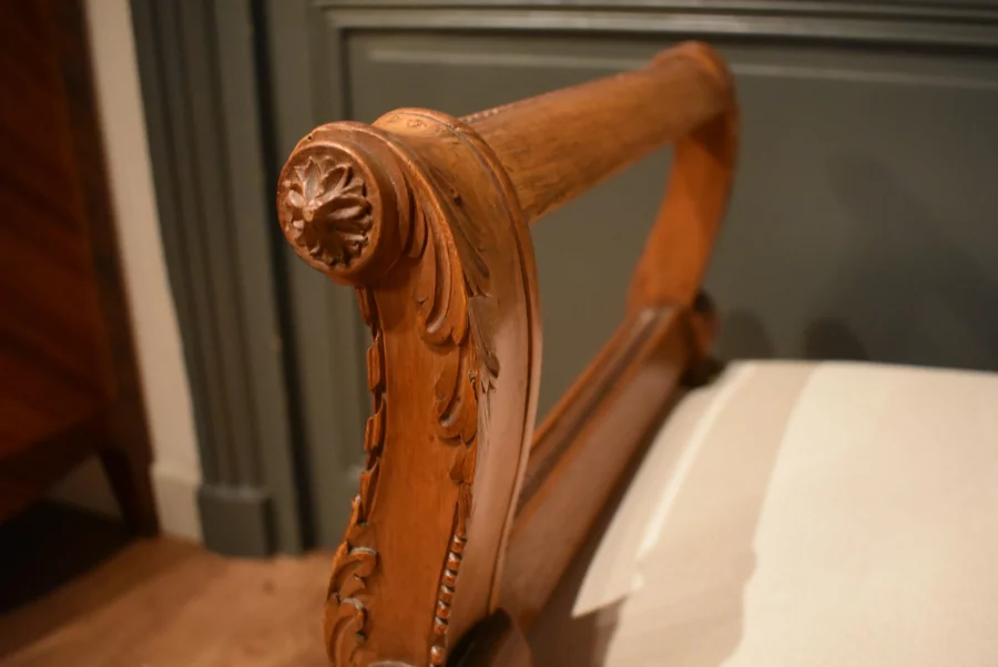 Banquette de style Louis XVI en noyer