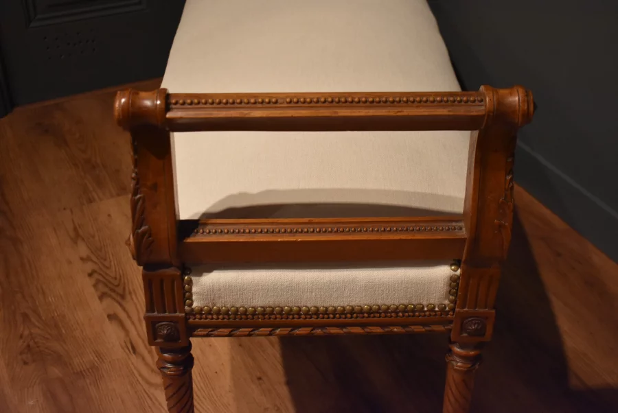 Banquette de style Louis XVI en noyer