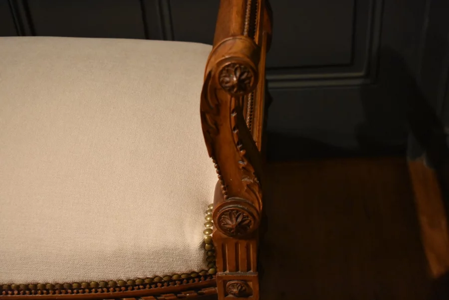 Banquette de style Louis XVI en noyer